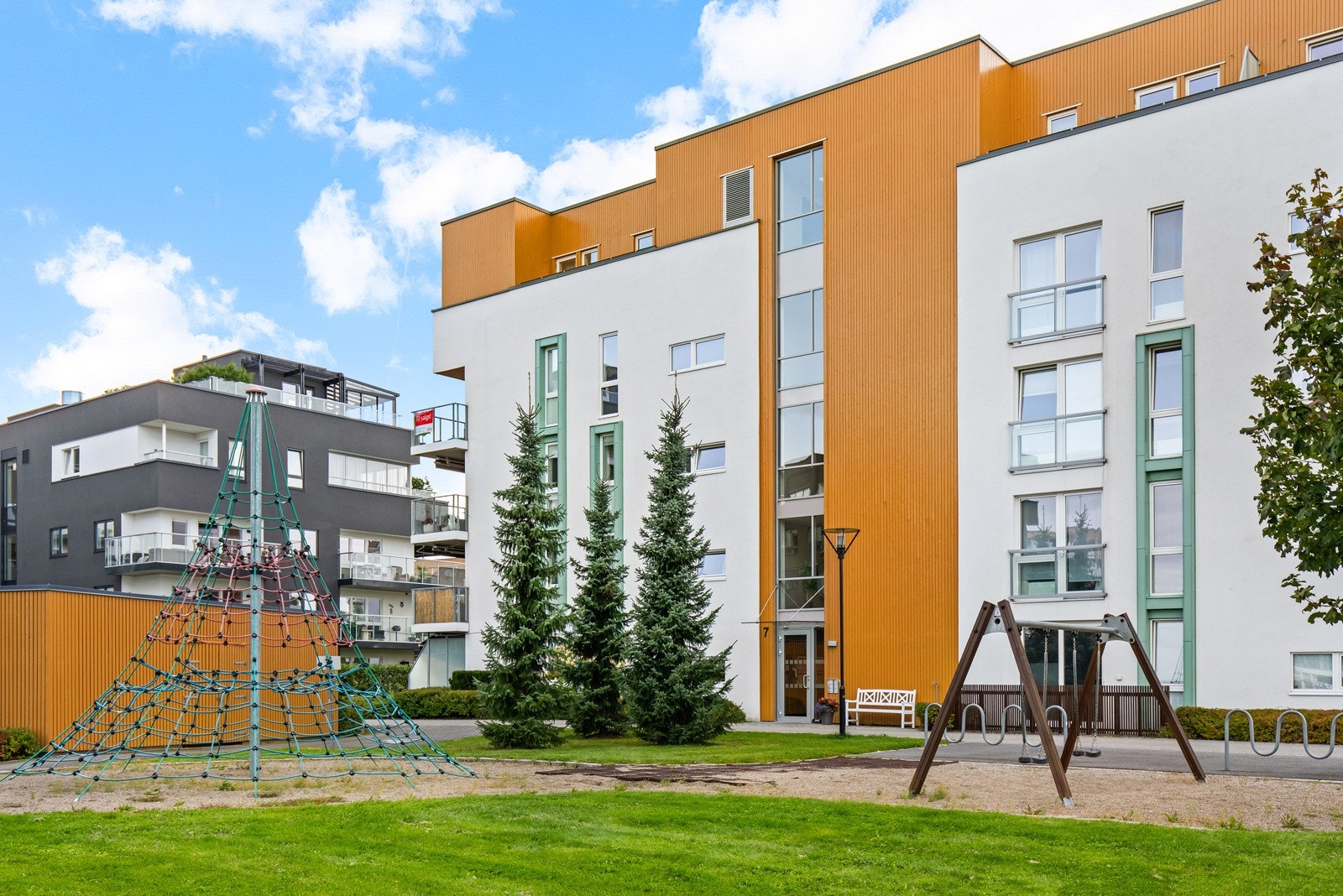 Her bor du tilbaketrukket, men likevel med gangavstand til Jessheim sentrum. Galleribilde