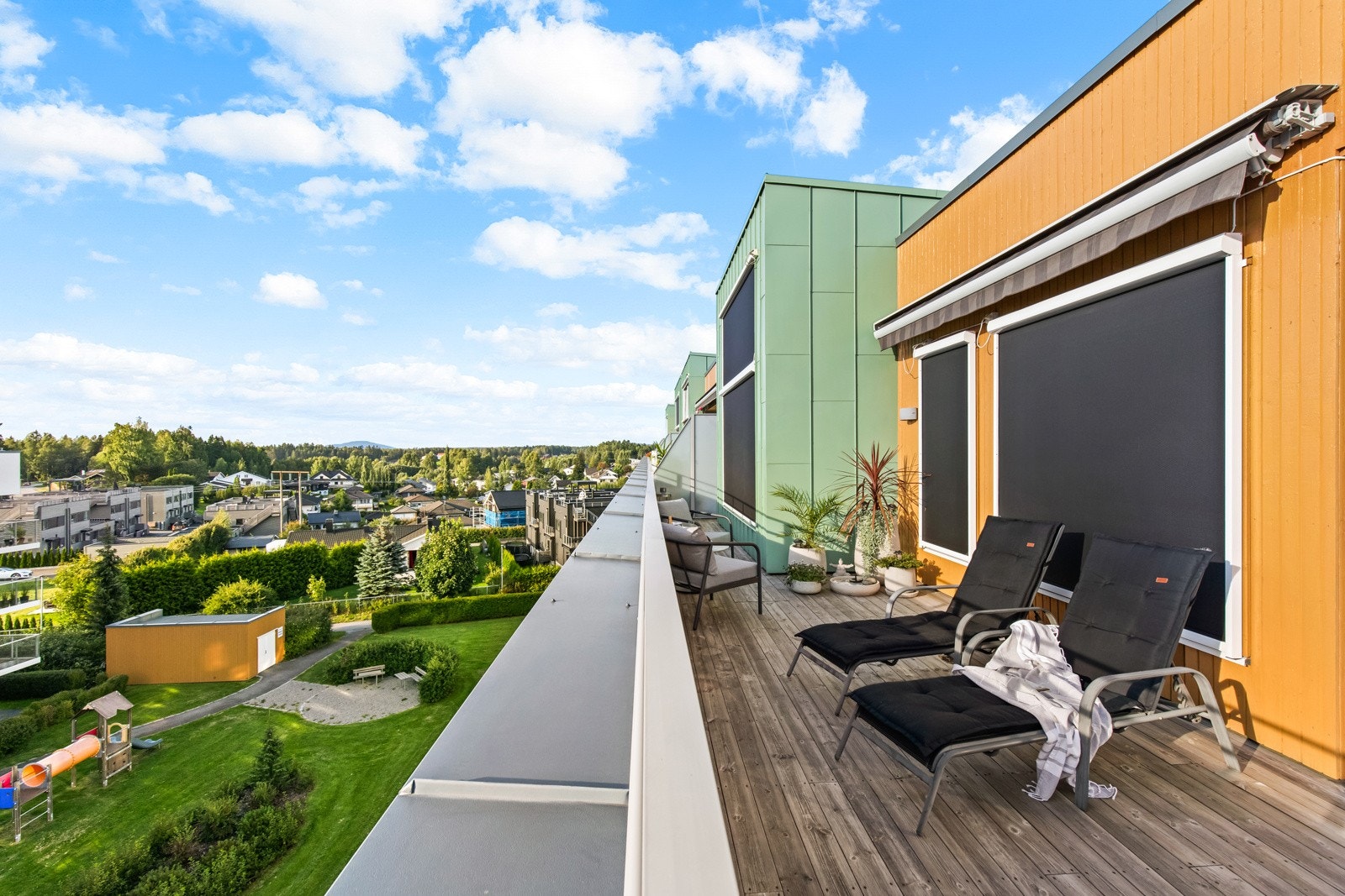 Stor og innbydende 4-roms leilighet med balkonger, garasje og attraktiv beliggenhet på Idretten/Jessheim. Galleribilde