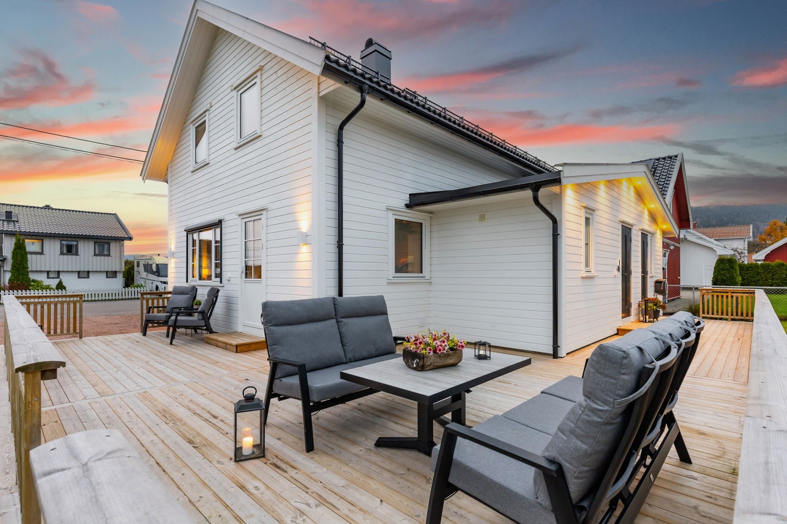 Terrassen er på hele 54 kvm og vender mot sørøst Galleribilde