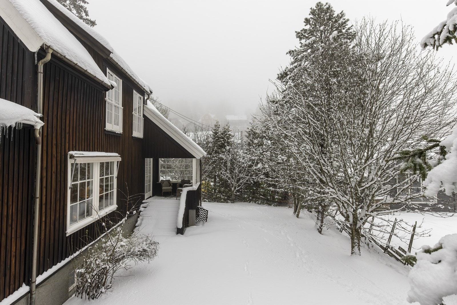 Solid velbygget enebolig med stor og solrik tomt. Galleribilde