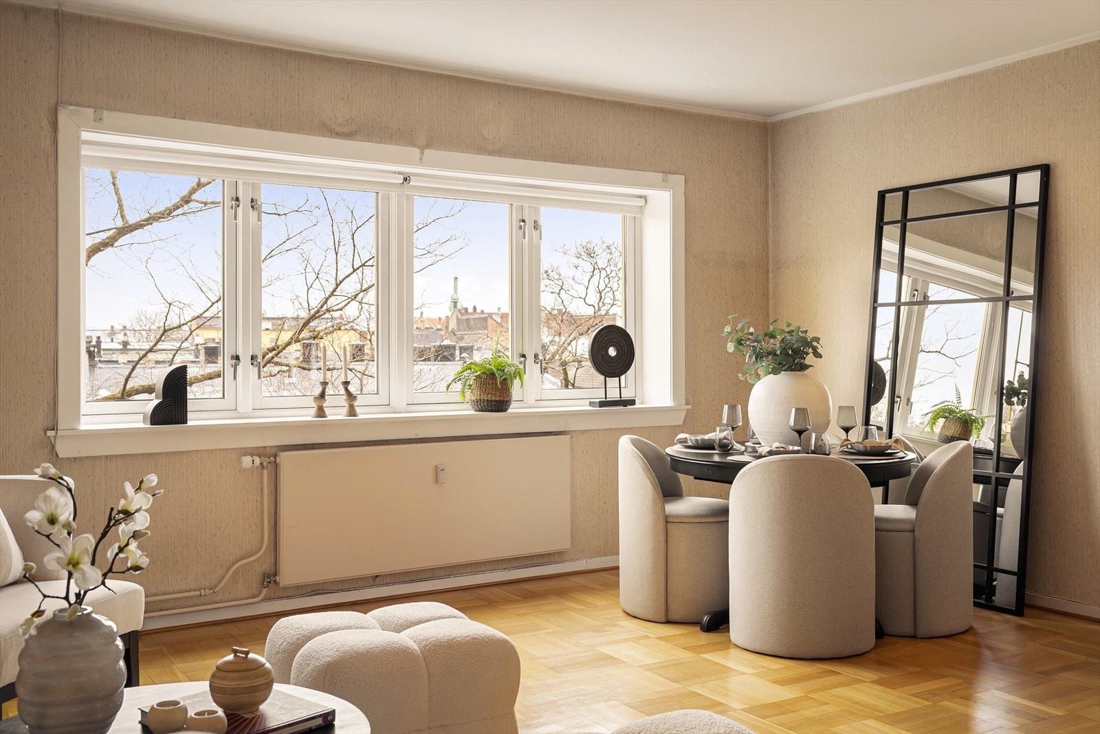 En gjennomgående og romslig 2-roms selveier med tilbaketrukket beliggenhet på Doblougløkka. Galleribilde