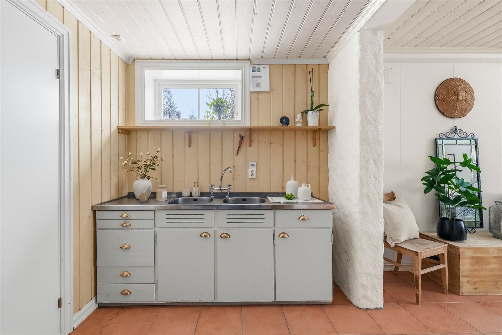 Funksjonell kjøkkeninnredning kombinert med stuen. Galleribilde