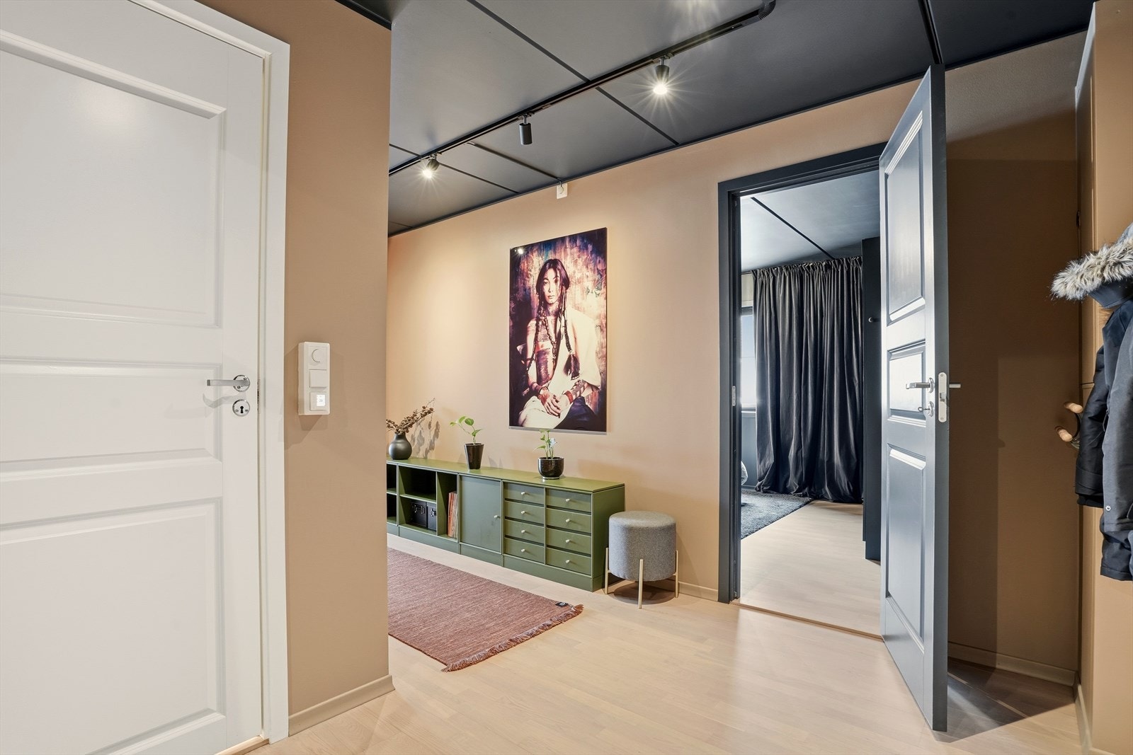 Fint oppgradert 4-roms leilighet som må ses! Galleribilde