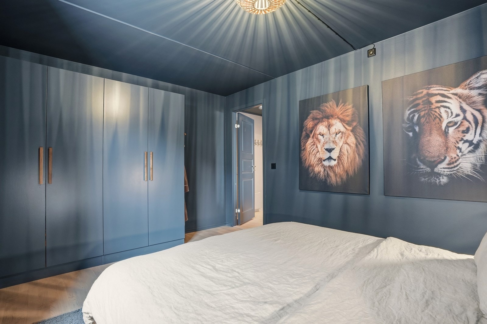 Godt med skapplass på hovedsoverommet. Galleribilde