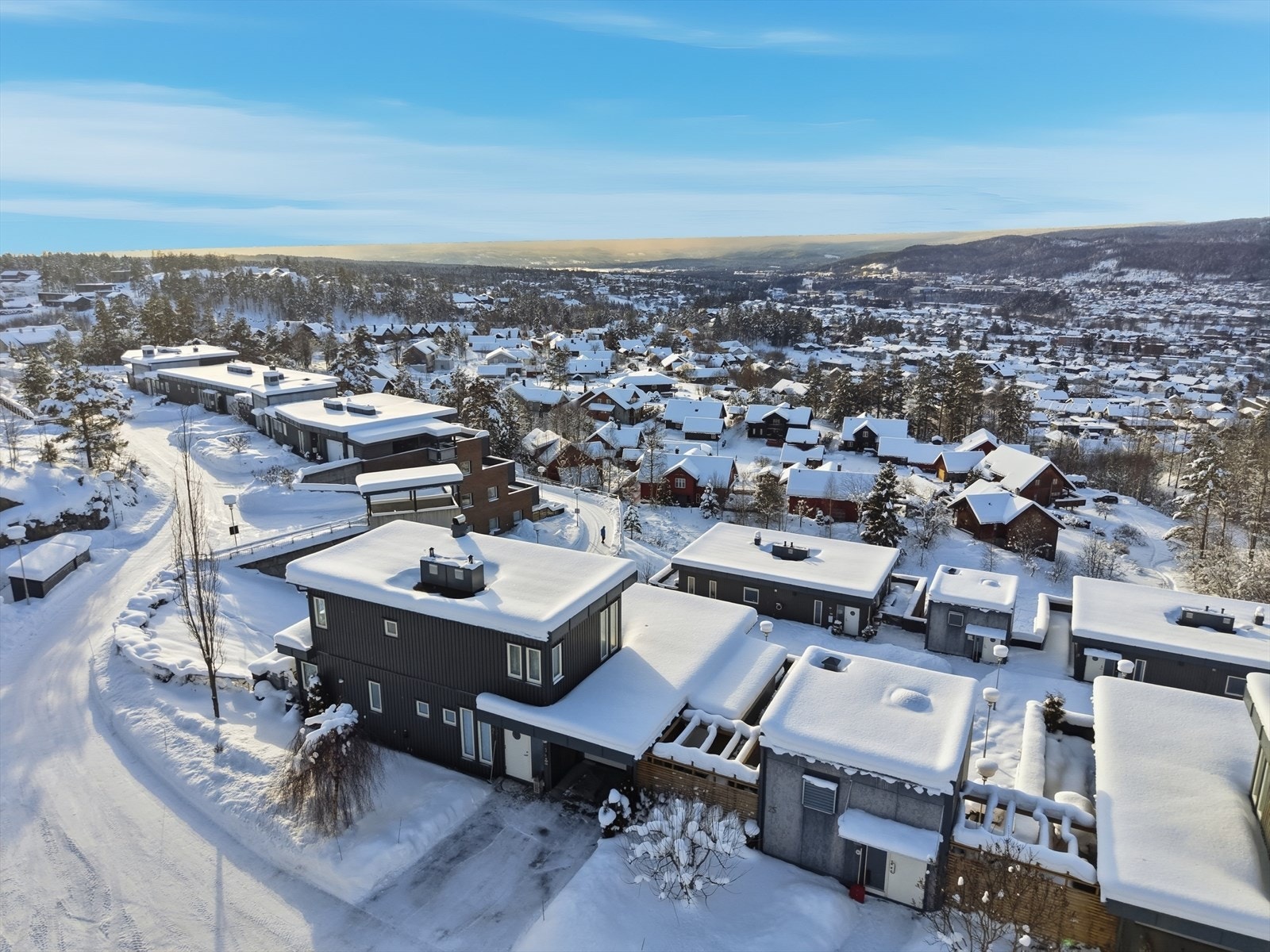 Fra leiligheten har du god oversikt mot byen. Galleribilde