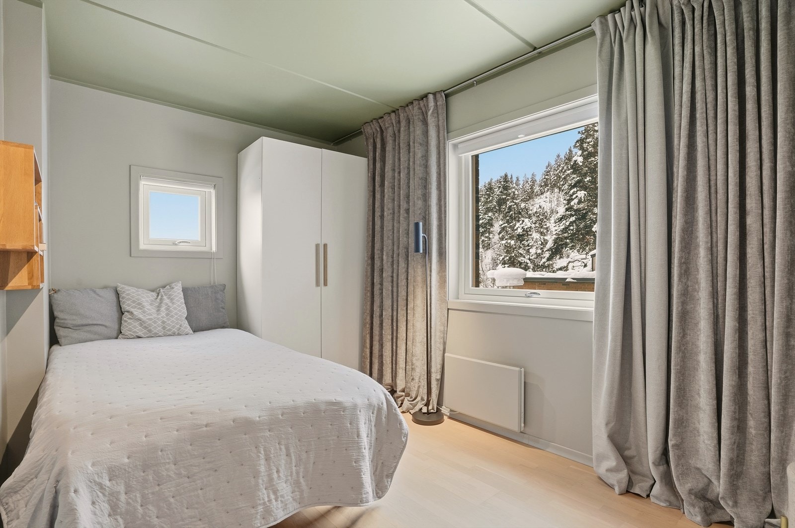 Soverom 2 med skap Galleribilde