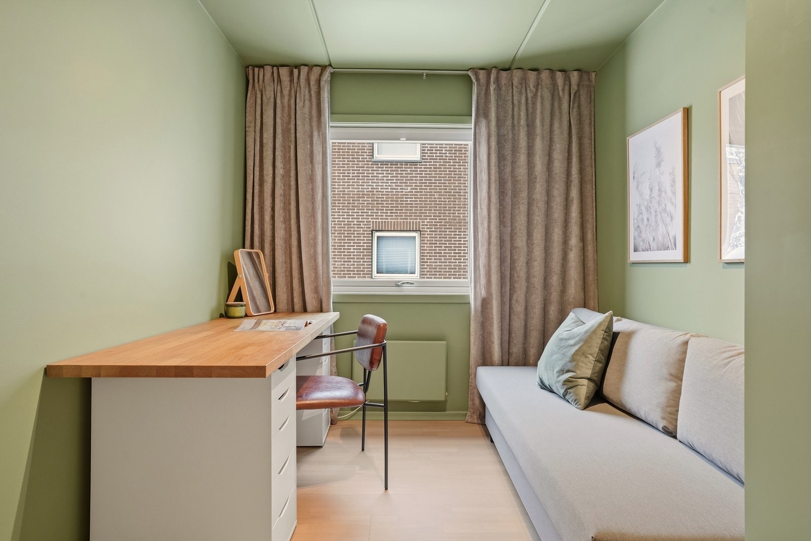 Soverom 3 med skap. Galleribilde