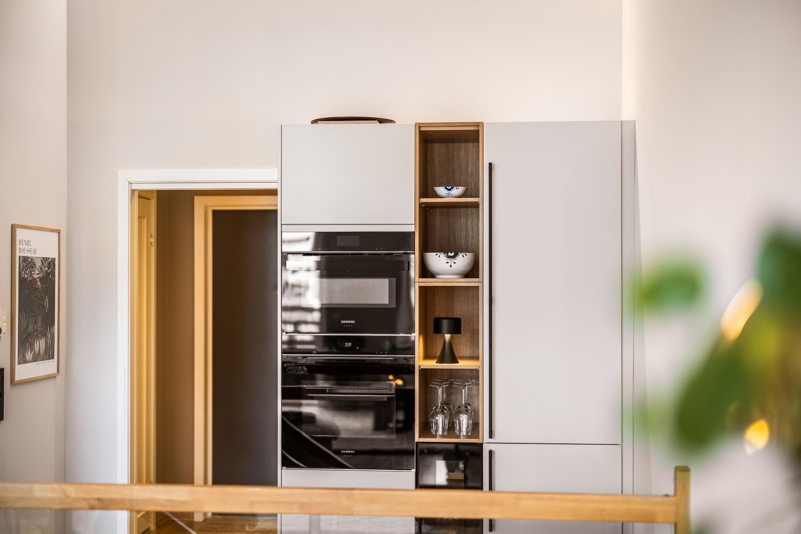 Kombi mikro/stekeovn og kombi damp/stekeovn fra Siemens, nye i 2024. Vinskapet fra Temptech er fra 2016. Galleribilde