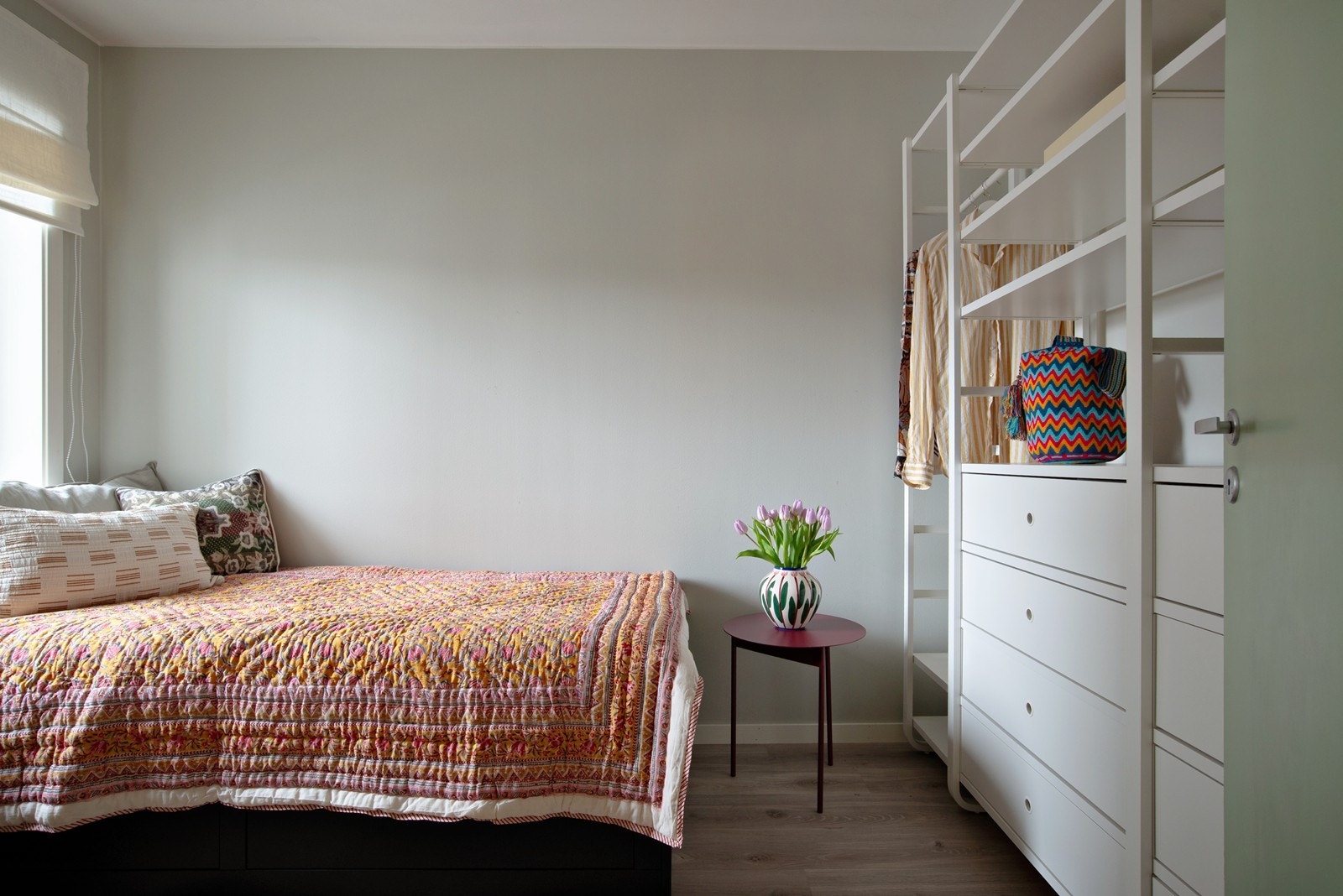 Soverom 2, også romslig vendt mot bakgård Galleribilde