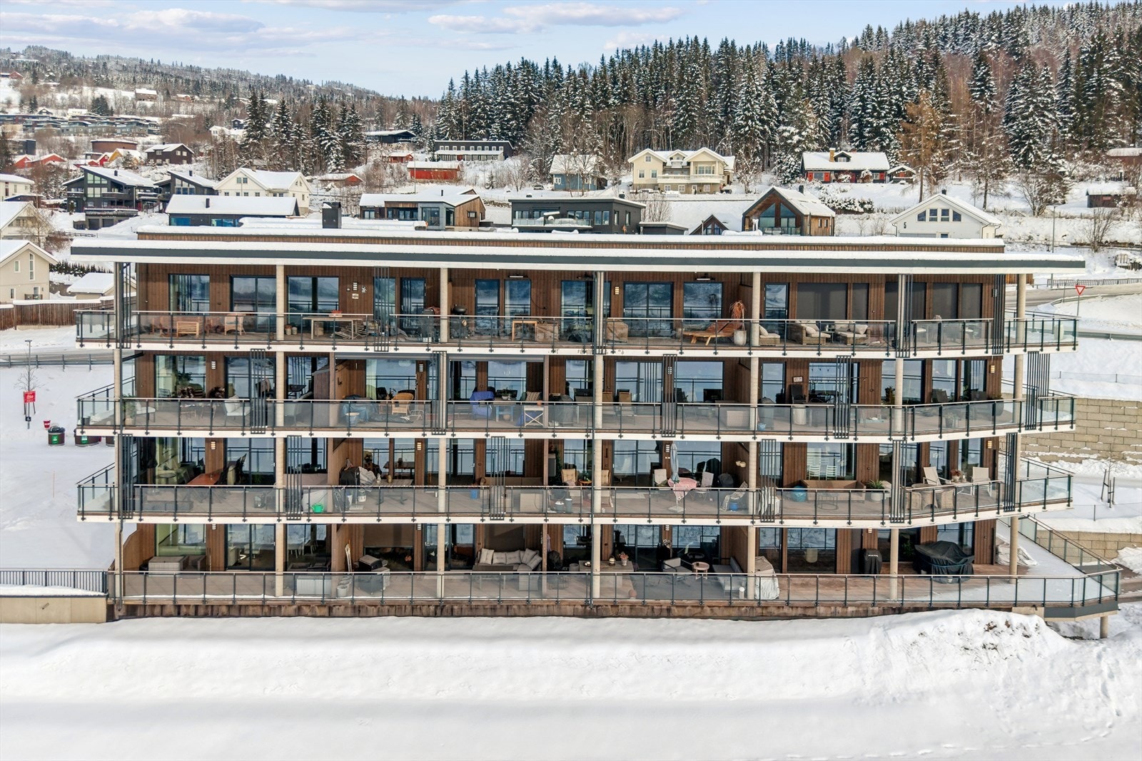 Boligen er en del av sameiet "Ersgaard Utsikten Boligsameie" som er et hyggelig boligsameie som inviterer til sosiale sammenkomster bl.a. i forbindelse med dugnad. Galleribilde