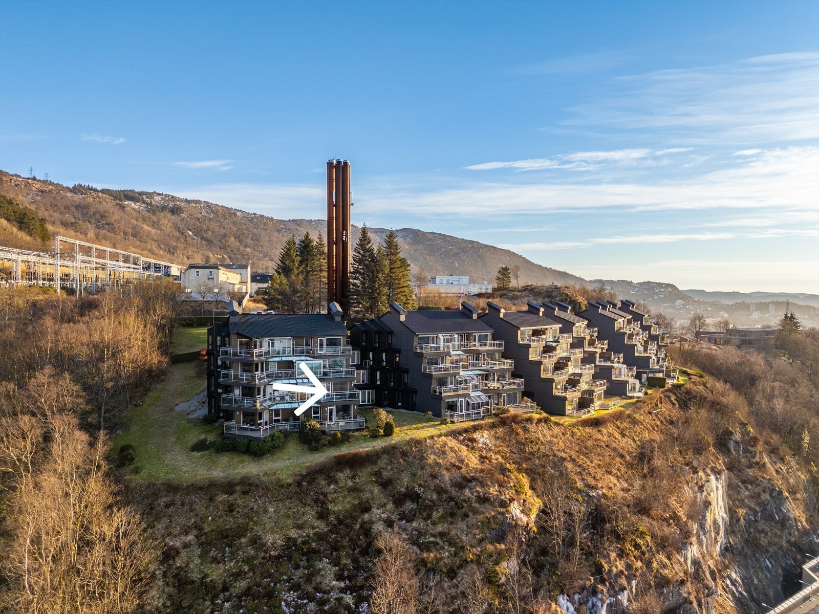 - Det er kun 100 meter til nærmeste busstopp hvor linje 84 går - Galleribilde