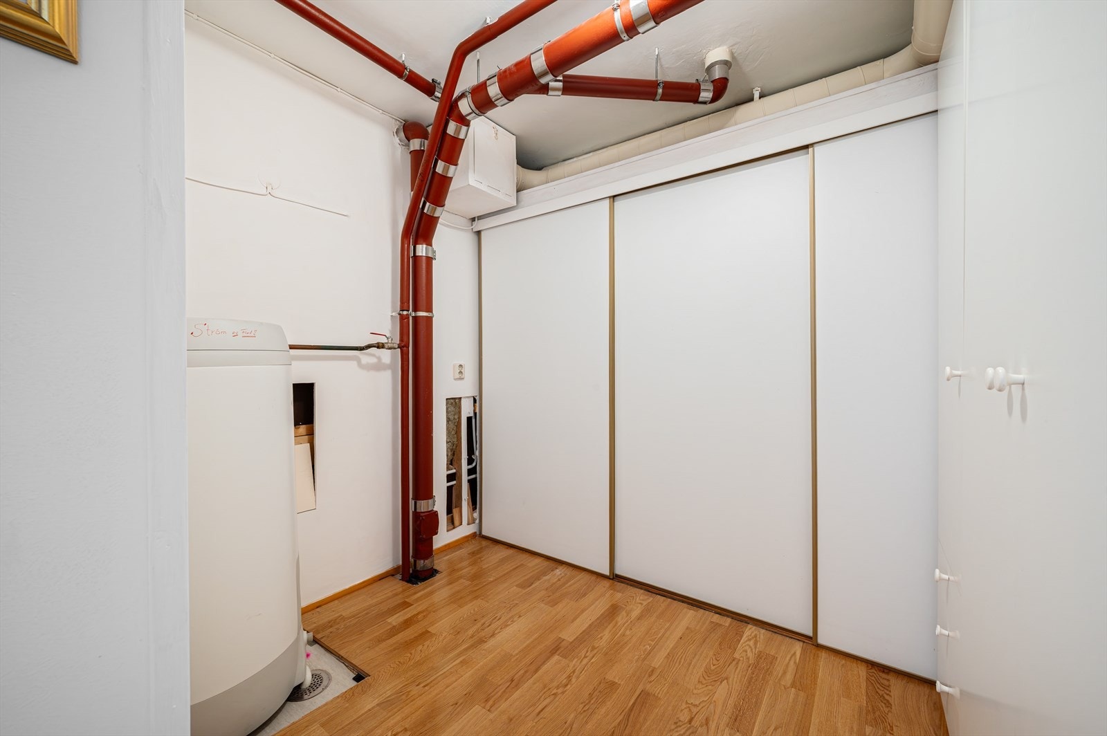 - Innvendig bod på 7,8 m² - svært praktisk for lagring av støvsuger, vintertøy m.m. - Galleribilde