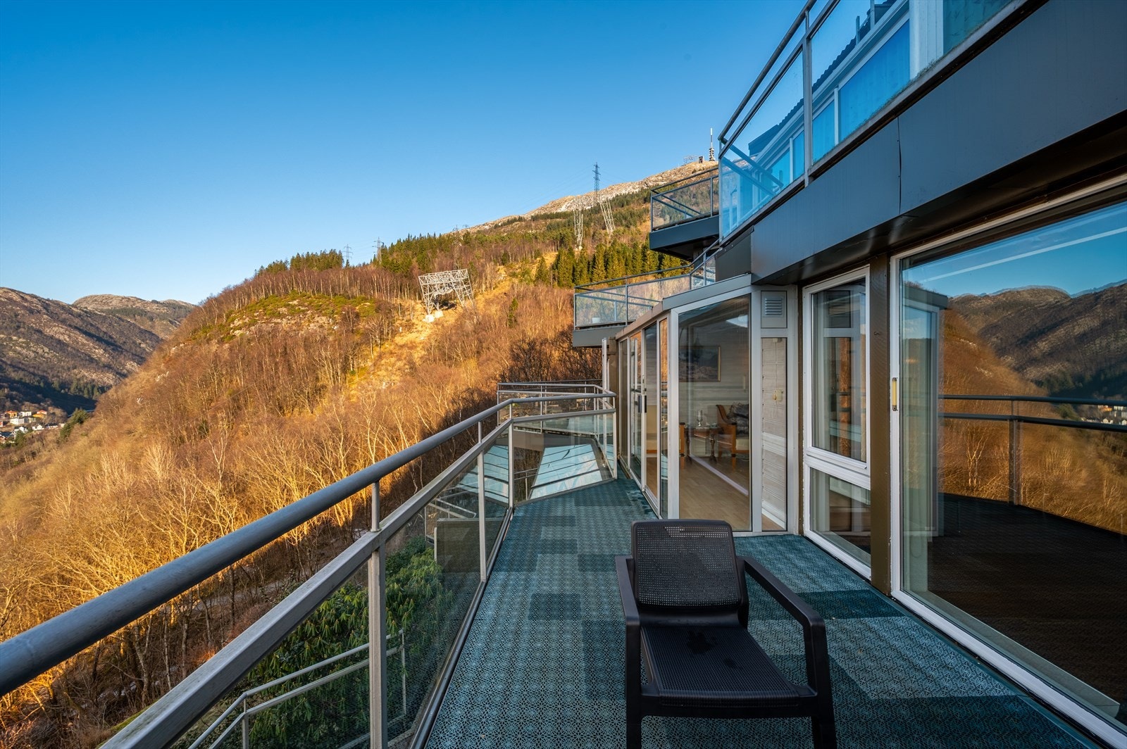 - Leiligheten kan skilte med en fantastisk balkong som måles til hele 12 m² - Galleribilde