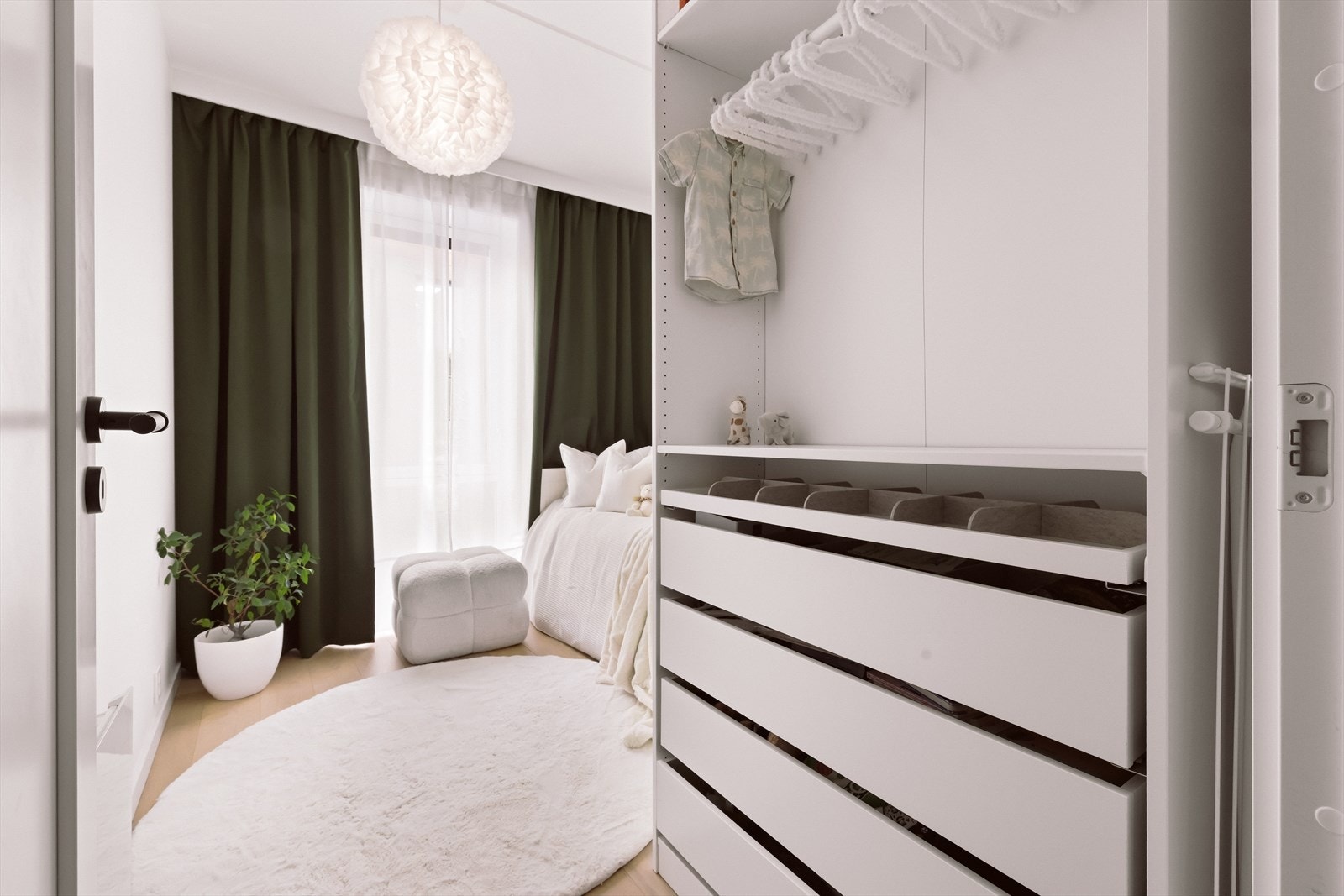 Rommet har plass til ønsket møblement som seng, garderobeskap og skrivebord. Galleribilde