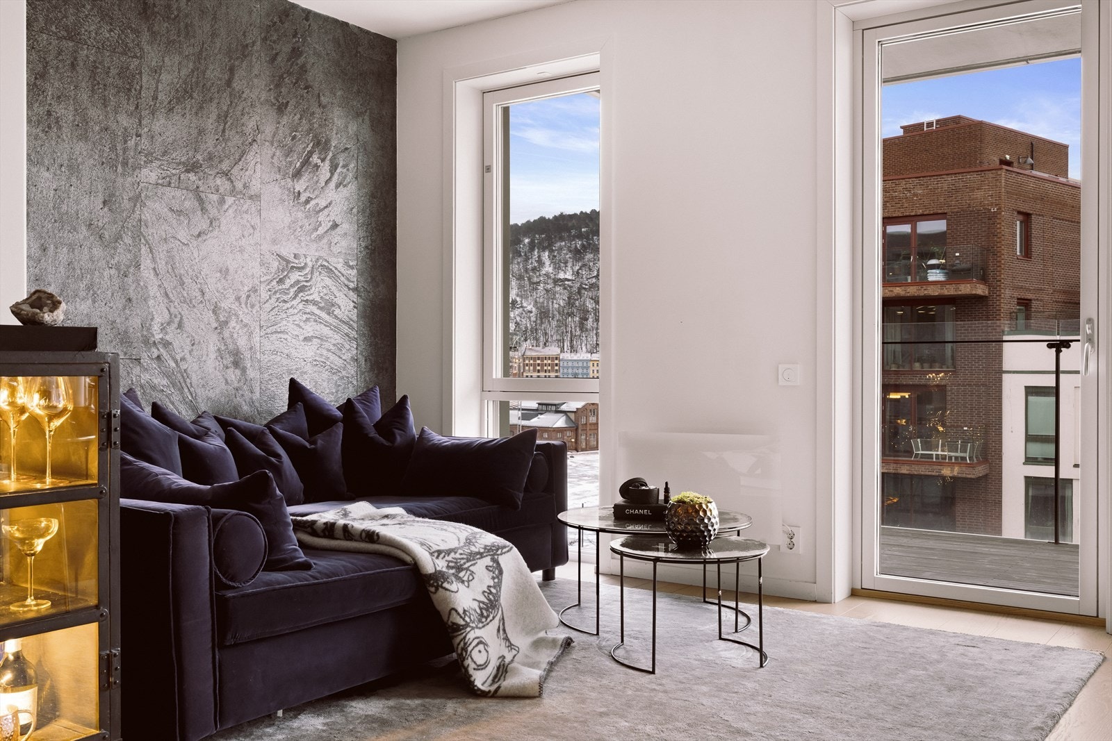 Fra stuen er det utgang til romslig balkong på 7 kvm. Galleribilde