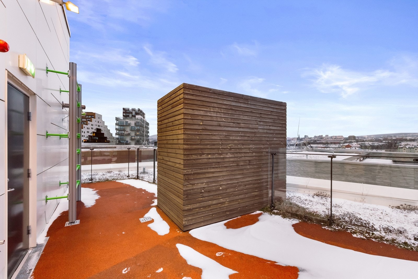 Takterrassen har forskjellige soner - Både for trening og sosiale sammenkomster. Galleribilde