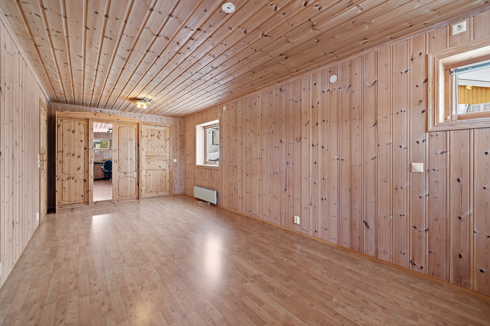 Innredet rom i underetasjen. Rommet er ikke godkjent for varig opphold. Galleribilde