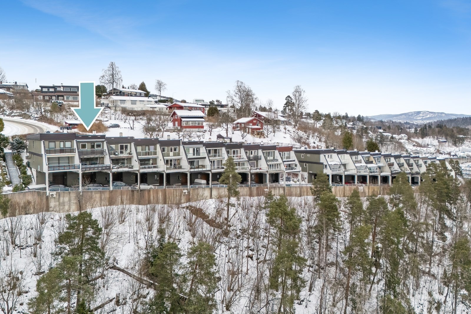 Leanglia 4 har en ettertraktet beliggenhet høyt og fritt i terrenget, med flott utsikt over Leangbukta og Oslofjorden. Galleribilde