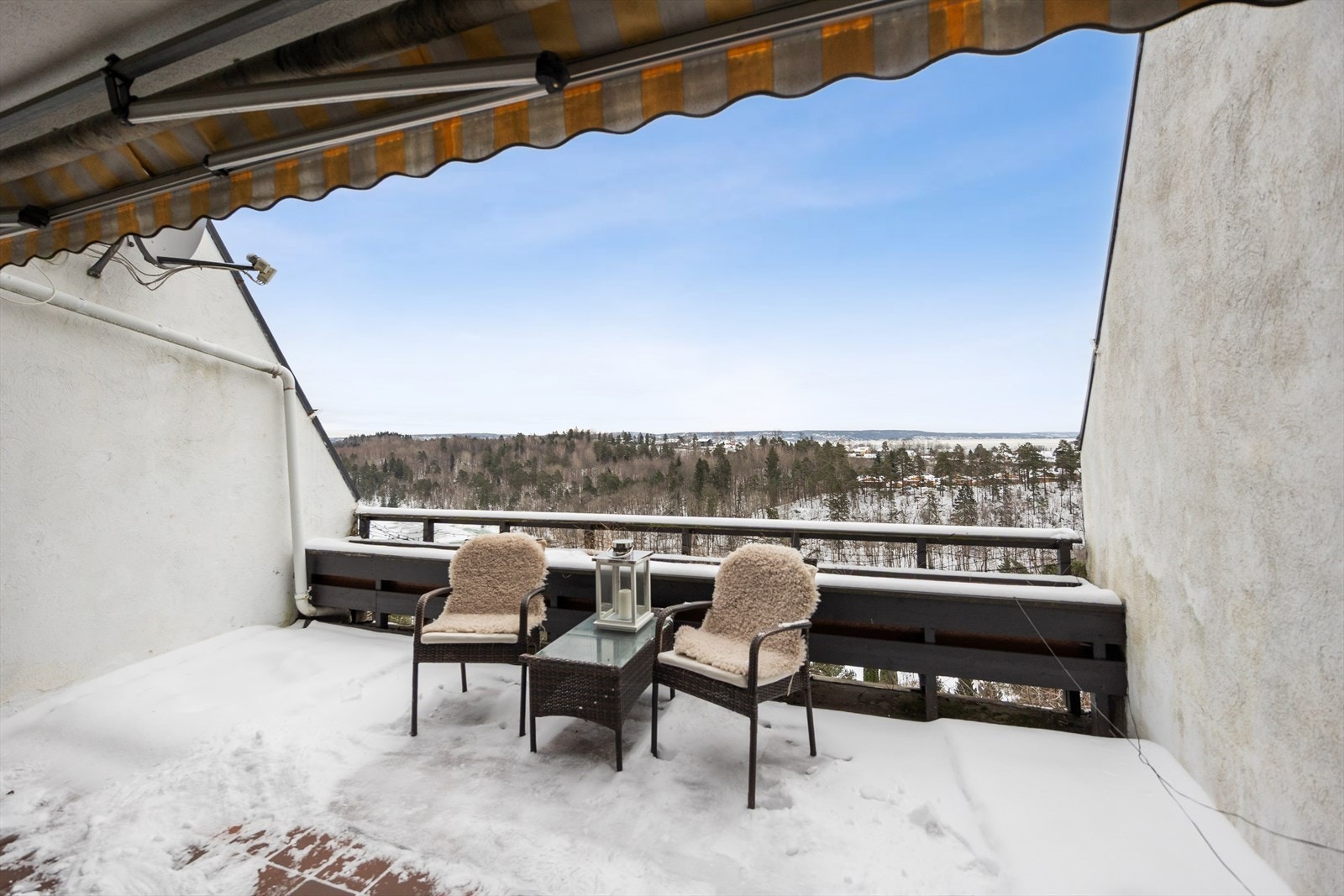 Fra stuen er det videre utgang til en flott terrasse. Galleribilde