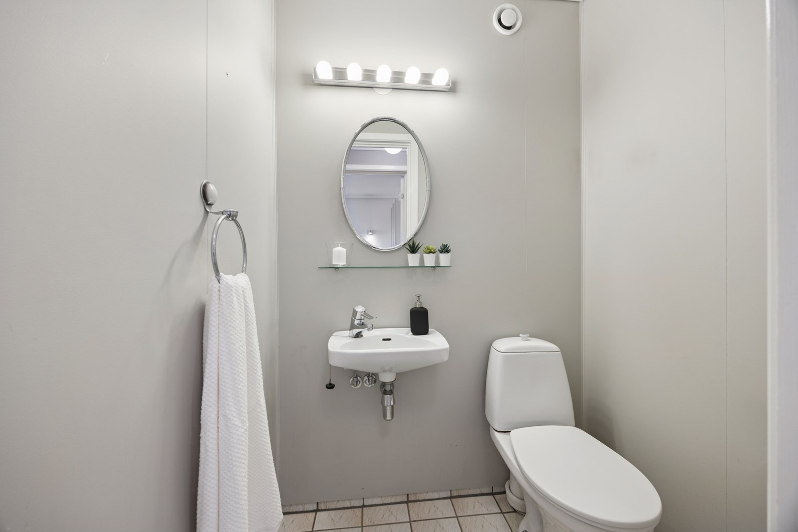 WC-rom med direkte adkomst fra bad. Galleribilde