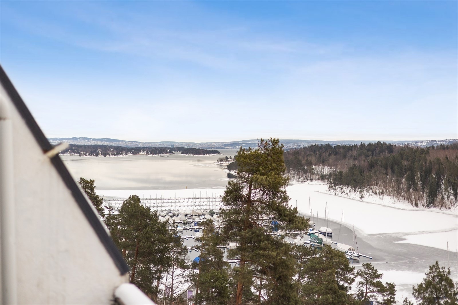 Nydelig utsikt mot vakre Leangbukta. Galleribilde