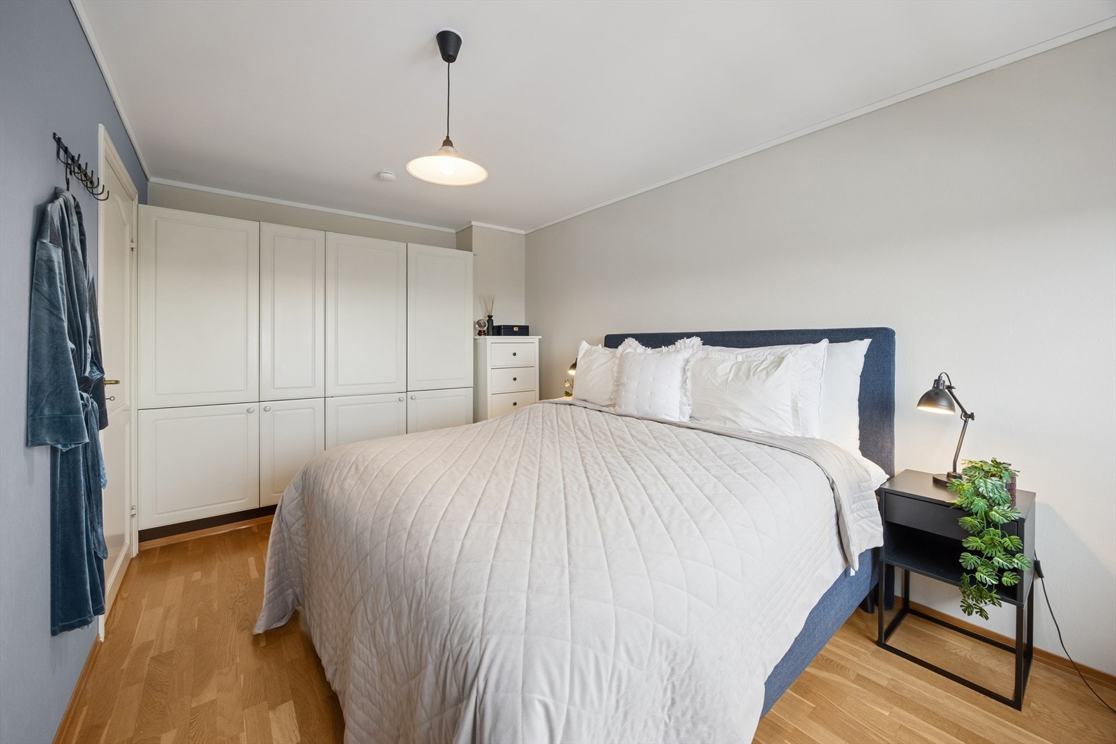 Rikelig med garderobeplass er det også. Galleribilde