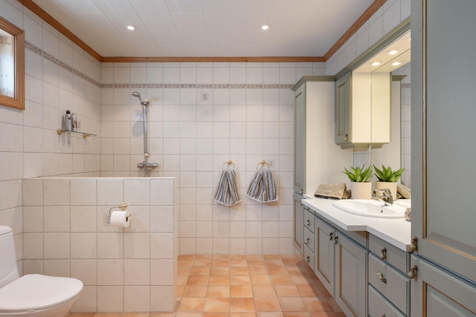 God plass til lagring i skap Galleribilde