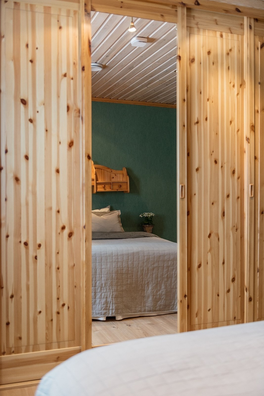 Garderobeskap i hovedsoverom Galleribilde