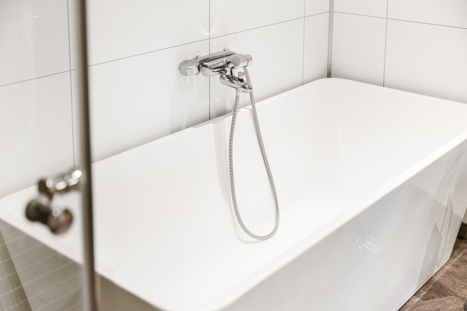 Nyt et godt og varmt bad en kald vinterdag Galleribilde