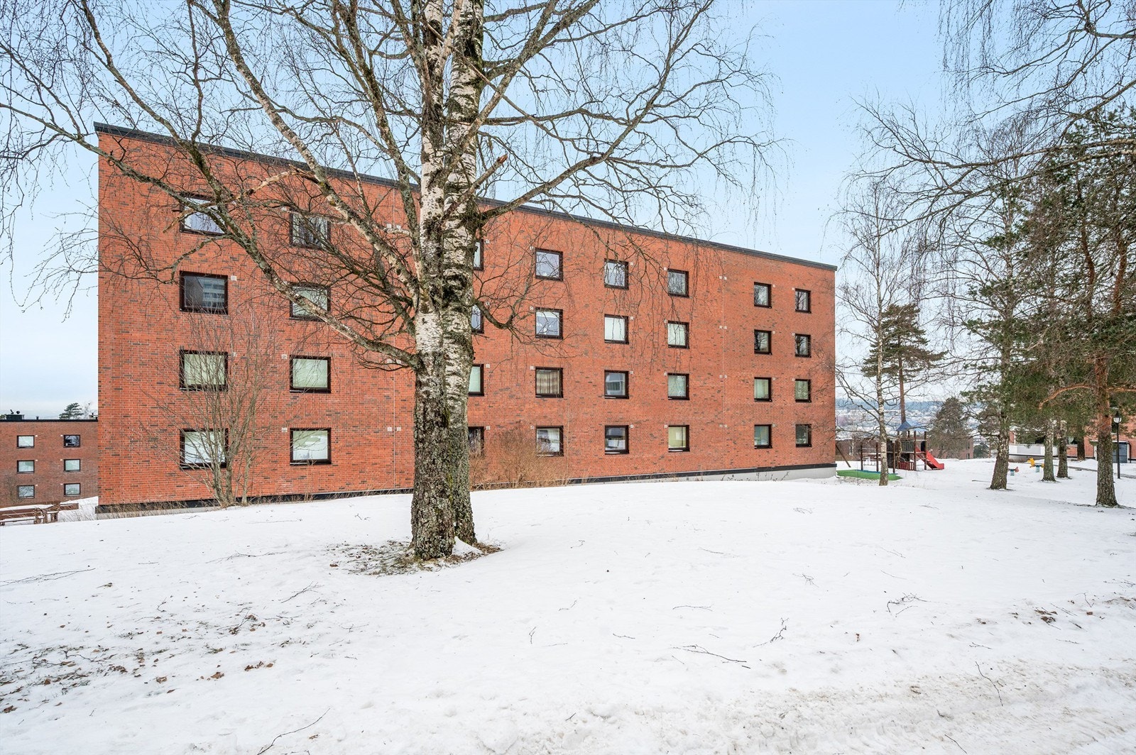 Området kjennetegnes av store, grønne fellesarealer mellom bebyggelsen. Galleribilde