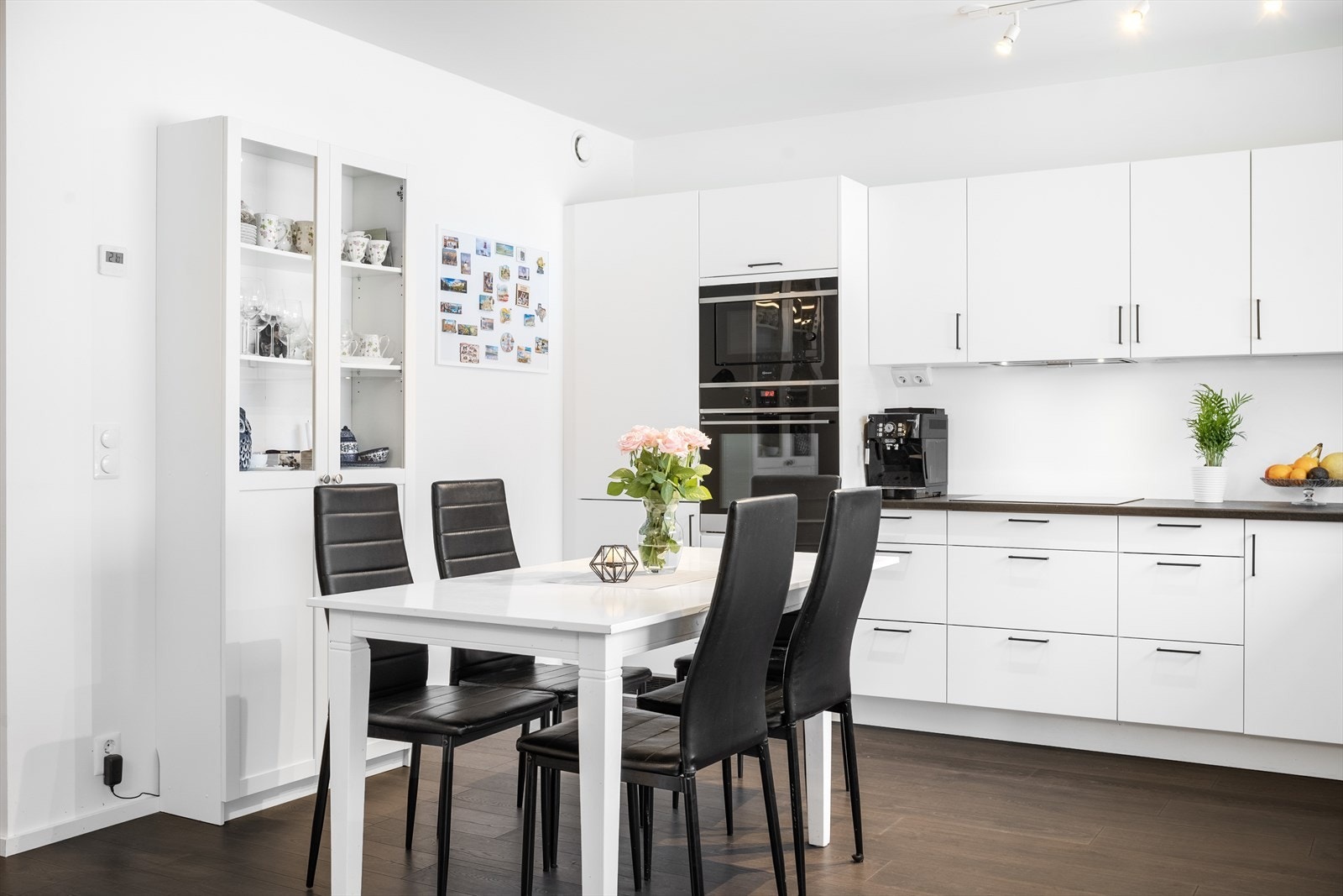 Koselig spiseplass på kjøkkenet Galleribilde