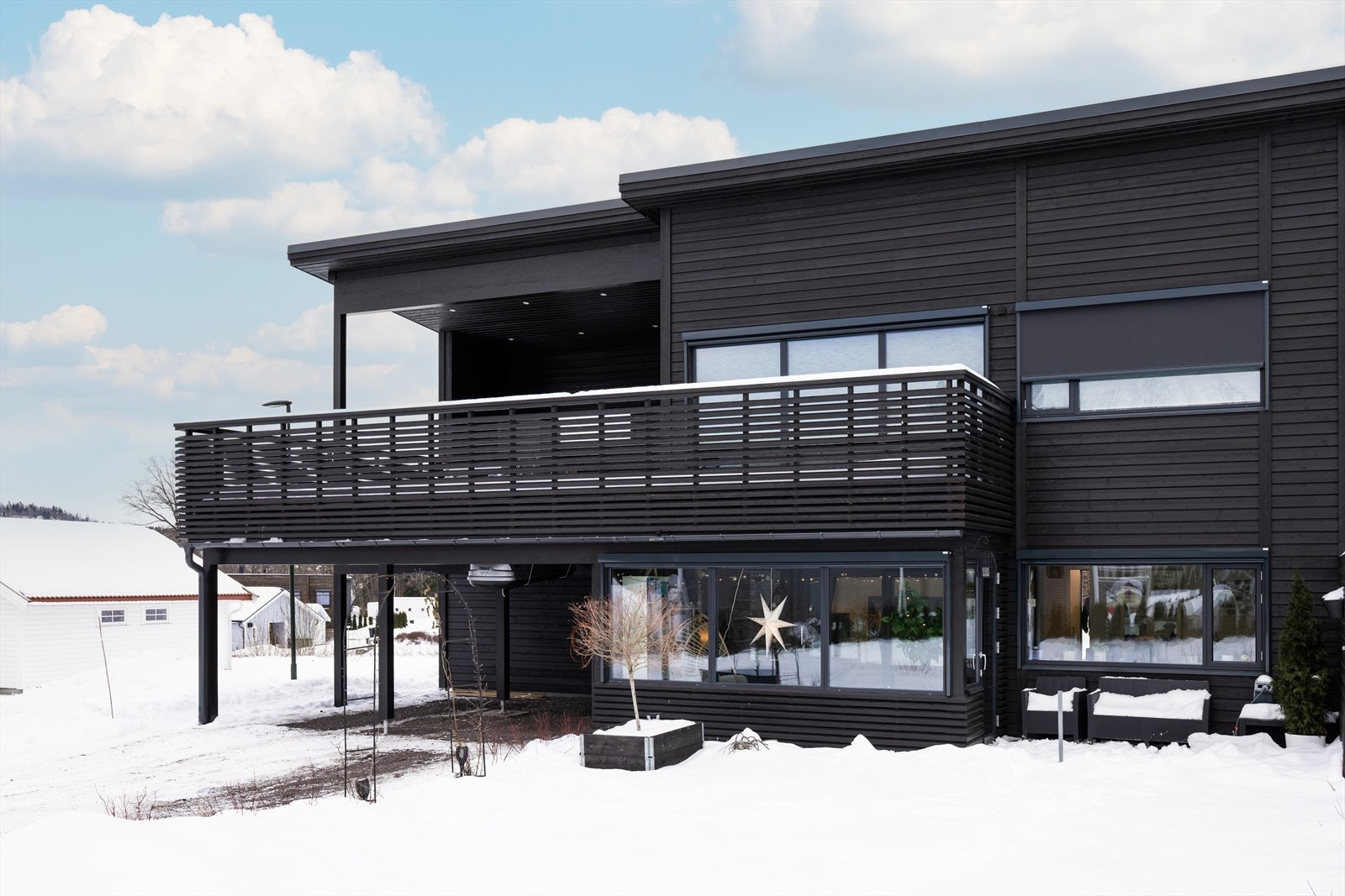 Bygningen ble malt utvendig i 2024 Galleribilde