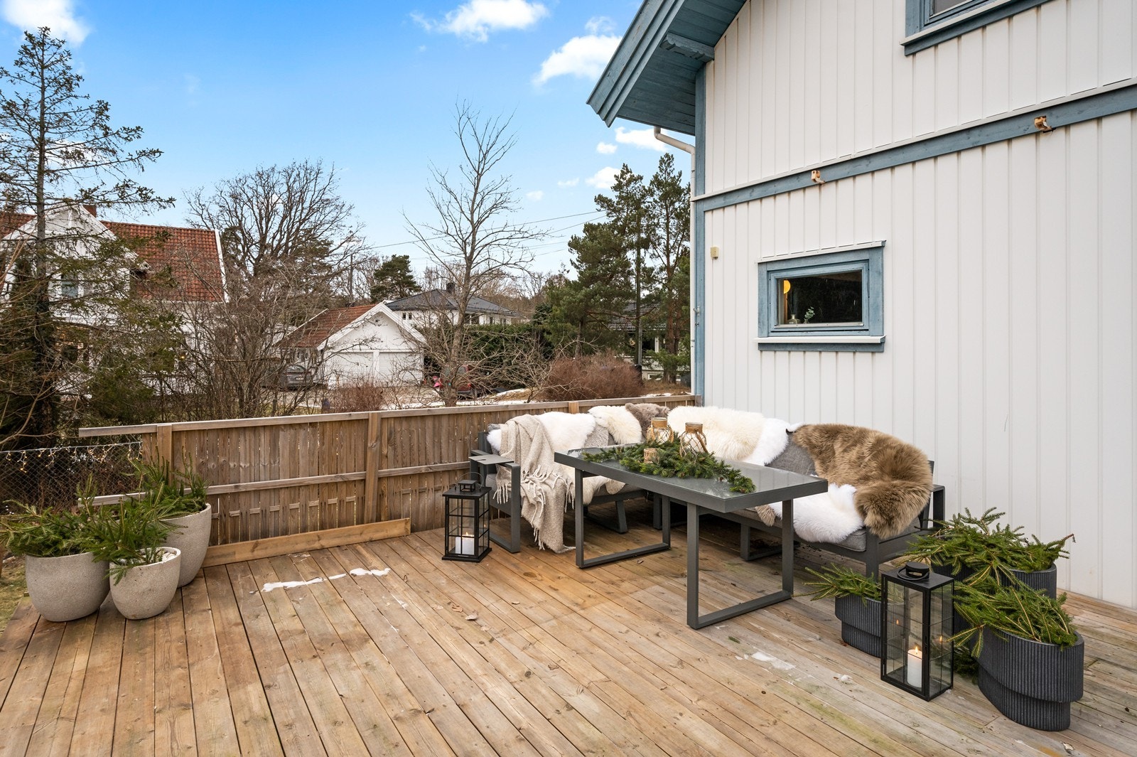 Terrasse med gode sitteplasser Galleribilde