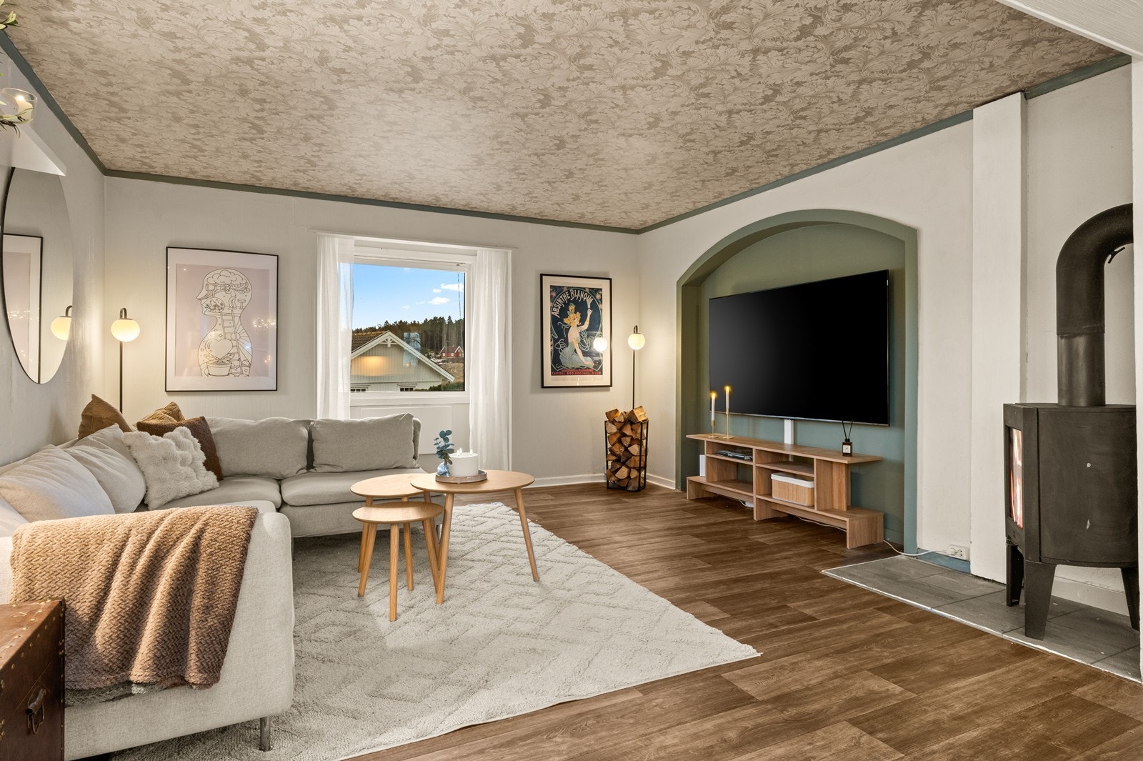 Stue med detaljer og fleksibel møblering Galleribilde