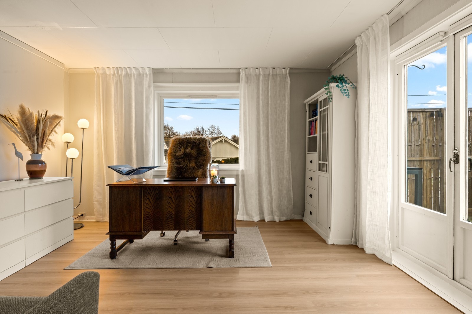 Romslig kontor/soverom Galleribilde