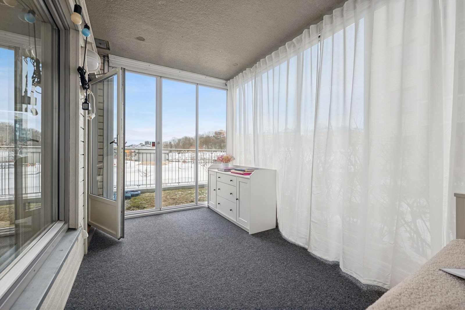 Samtlige vegger kan skyves til side for å åpne opp. Galleribilde