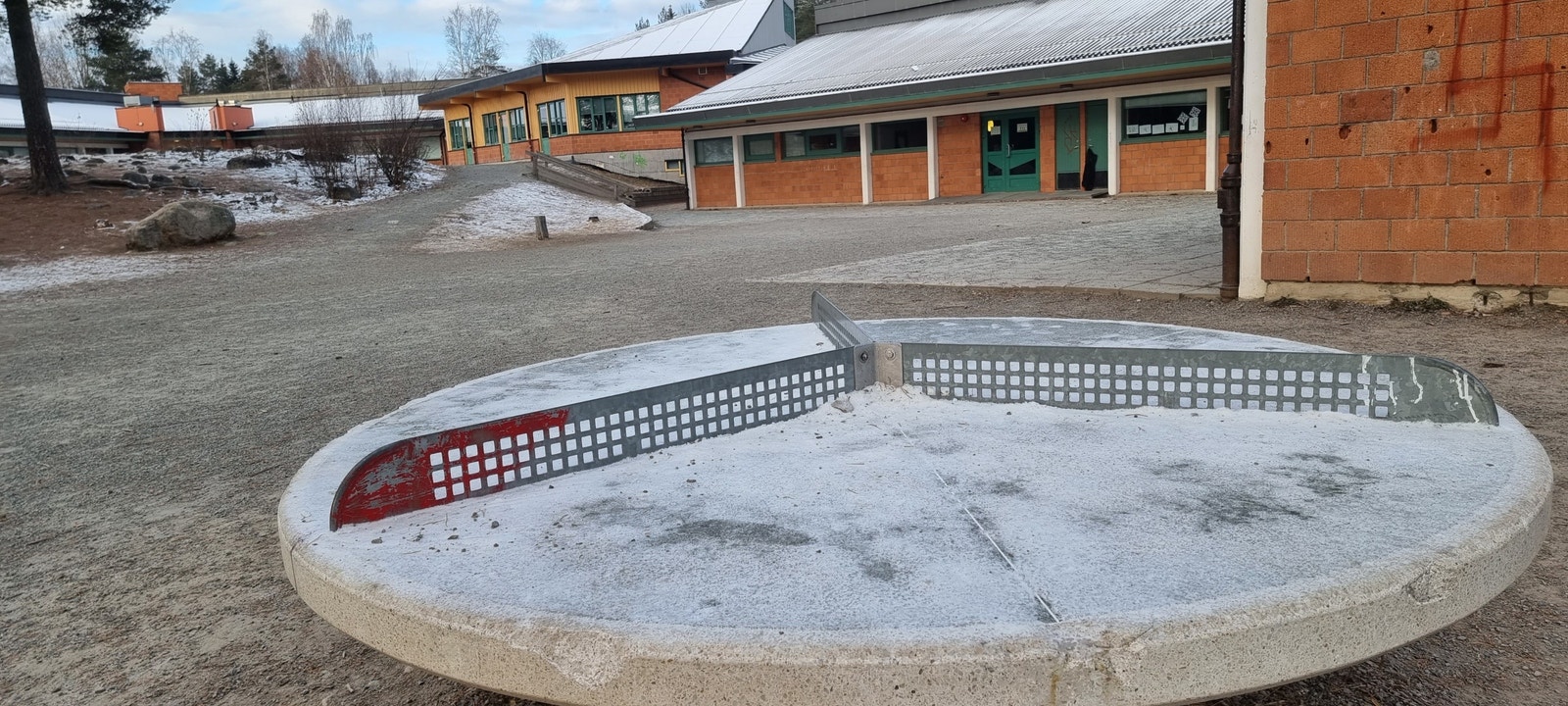 Vennersberg barneskole. Det er 6 km fra eiendommen. Galleribilde