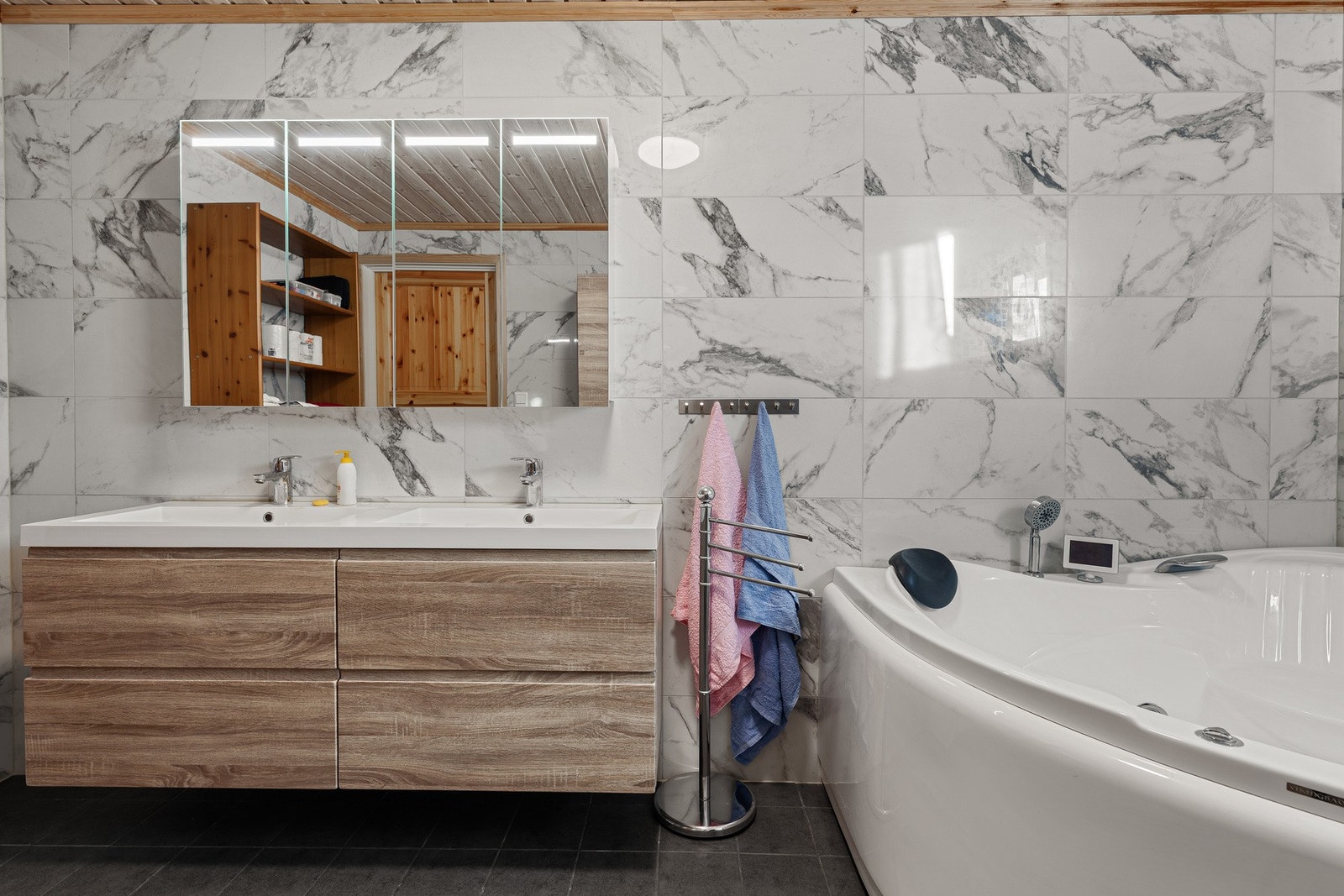 Bad hovedetasje - 10kvm Galleribilde