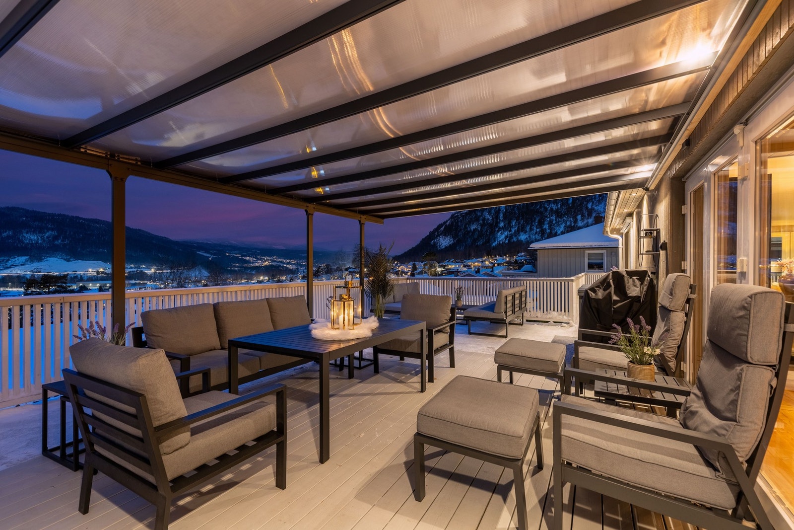 Ny terrasse fra 2014. Her kan man nyte solskinnsdager med venner og familie. Galleribilde