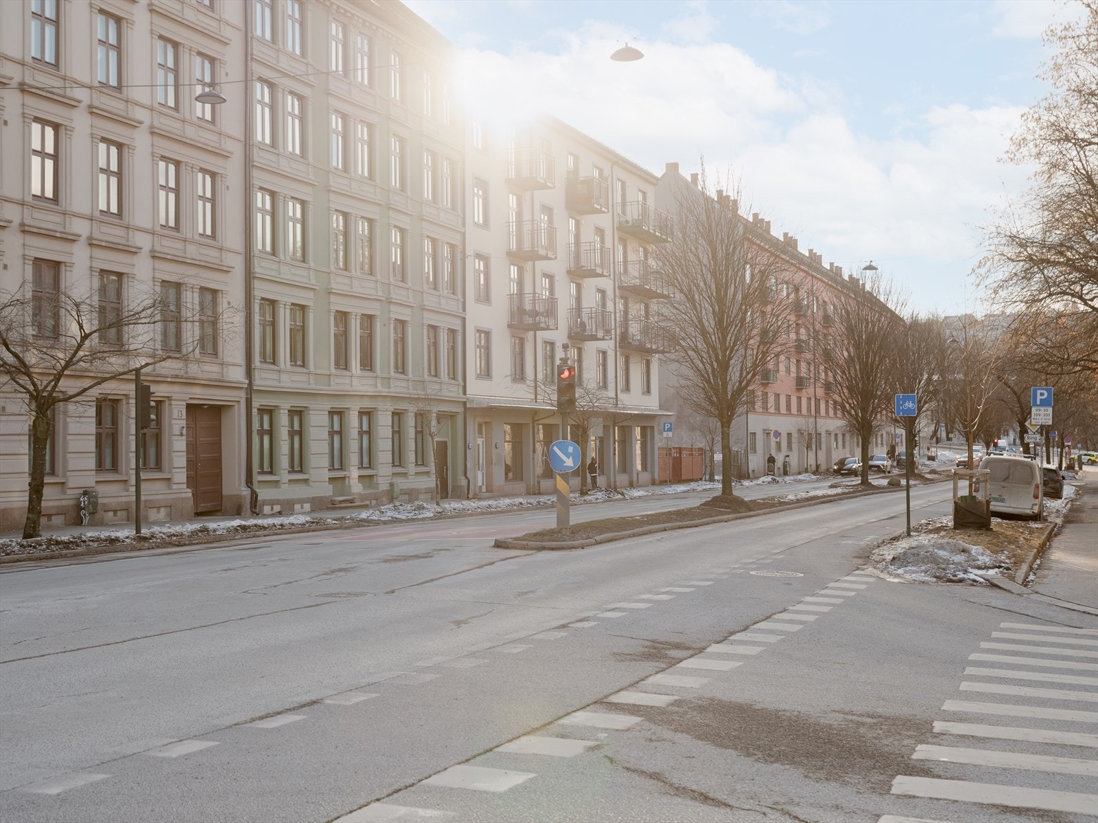 Flott og klassisk fasade. Her bor du i en populær gate på Tøyen, rolig og tilbaketrukket i indre gård, samtidig med kort vei til "alt" av fasiliteter! Galleribilde