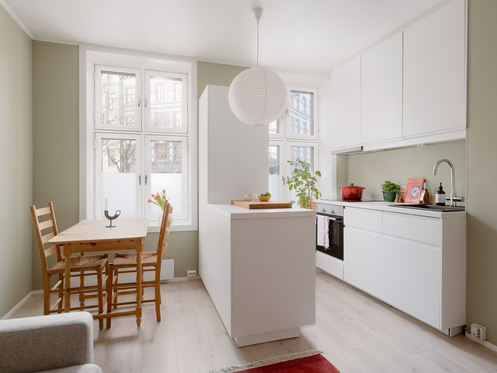 Harmoniske fargetoner og en herlig atmosfære beskriver Kjølberggata 13A godt! Fotograf: Tommy Larsen. Galleribilde