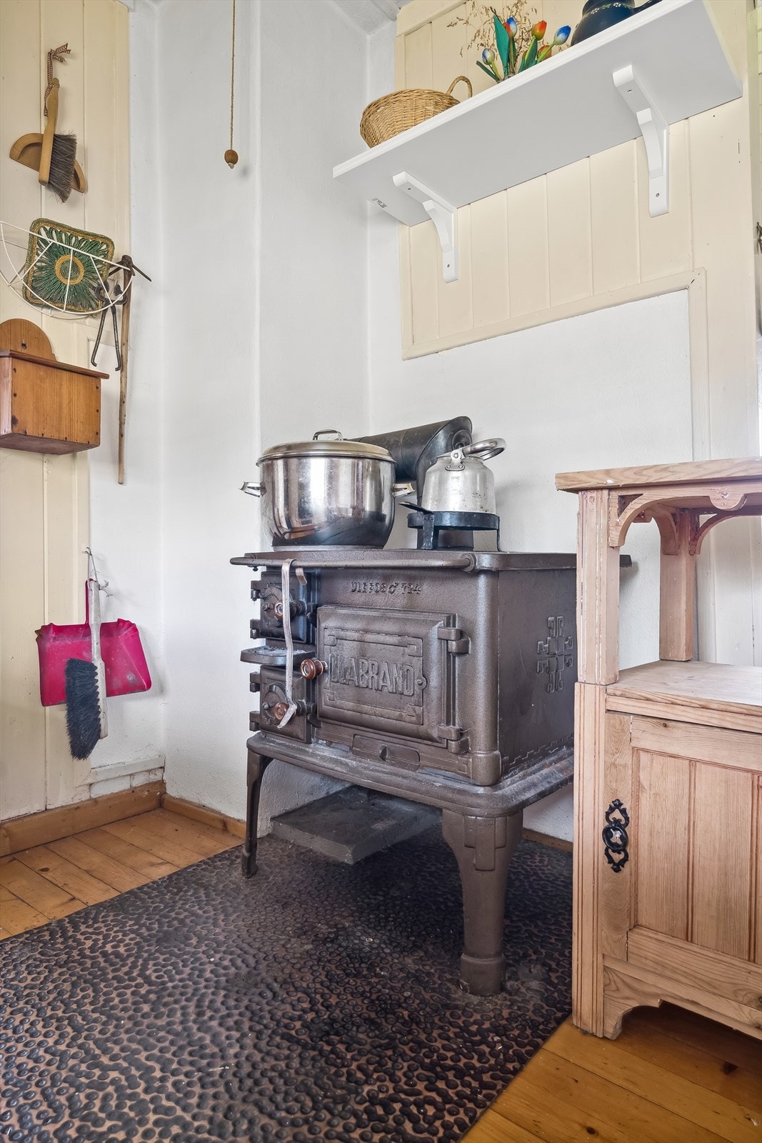 Vedovn på kjøkkenet. Galleribilde