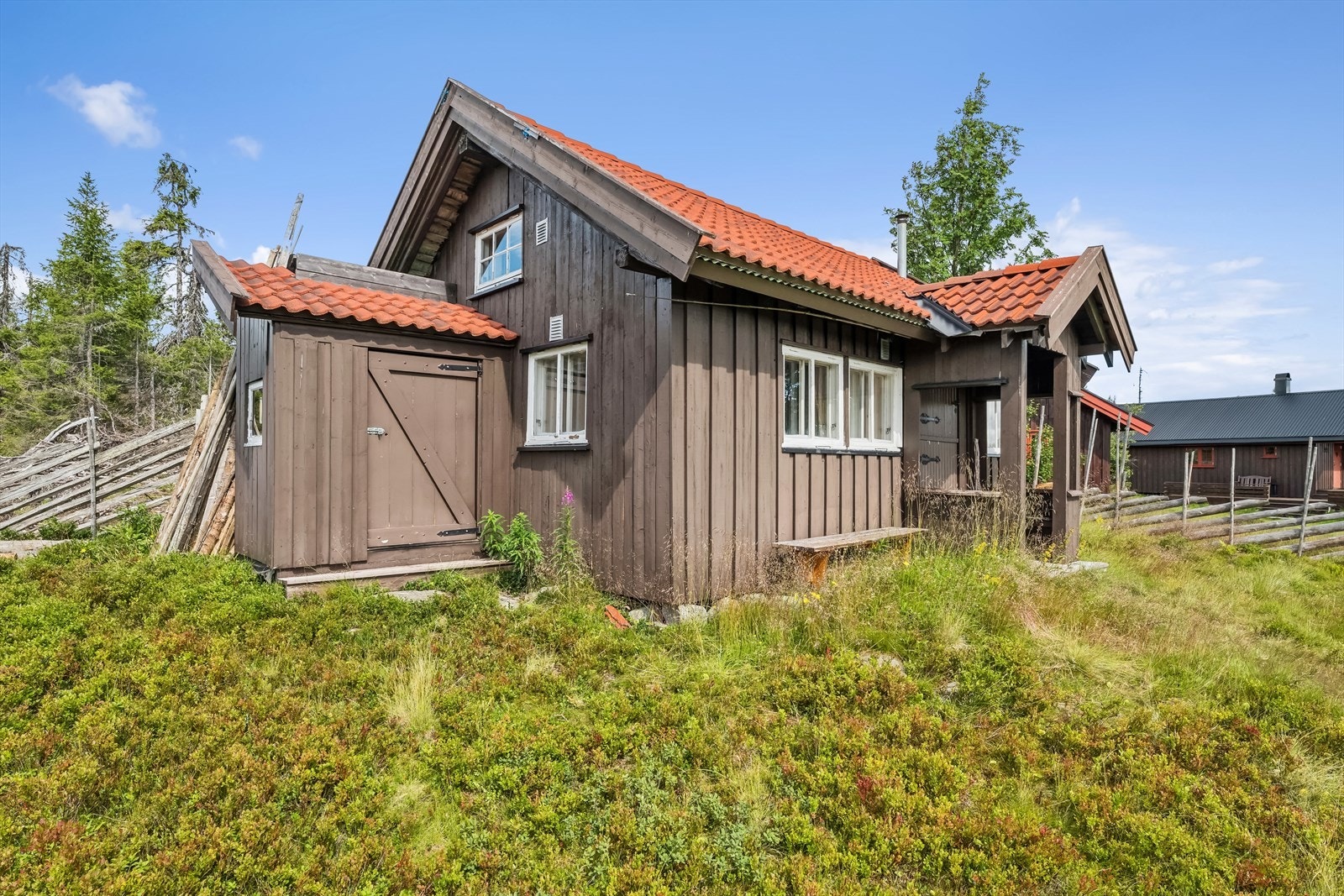 Annekset er ombygget fra uthus til anneks. Det foreligger ferdigattest på omgjøring. Galleribilde