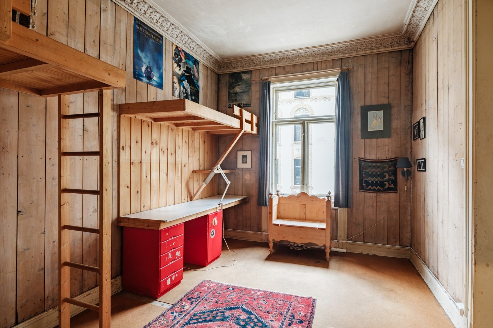 I andre seksjoner er det etablert kjøkken i dette rommet. Galleribilde