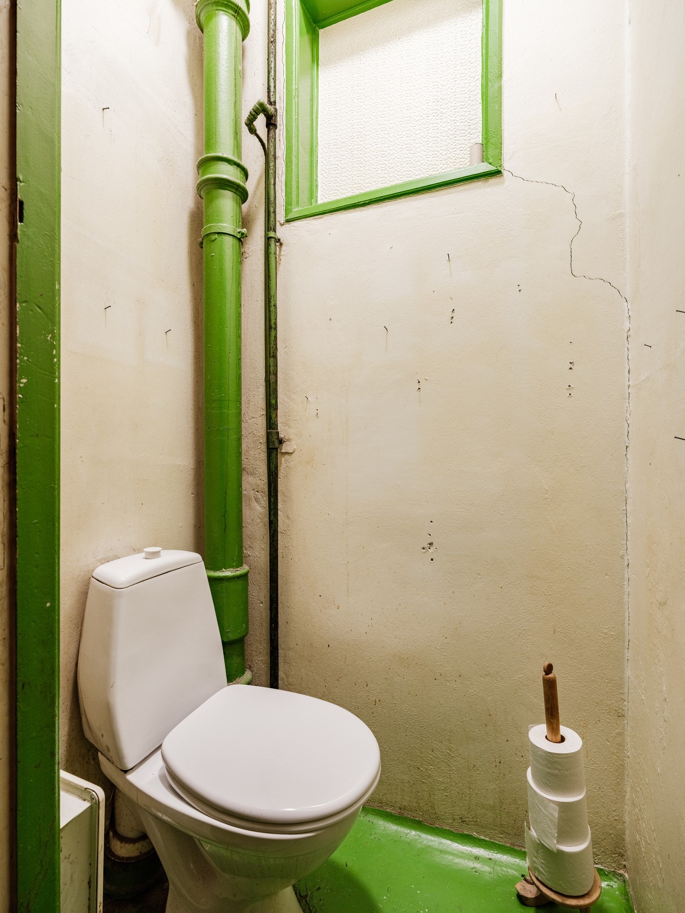 Separat toalettrom med tilknytning gang. Galleribilde