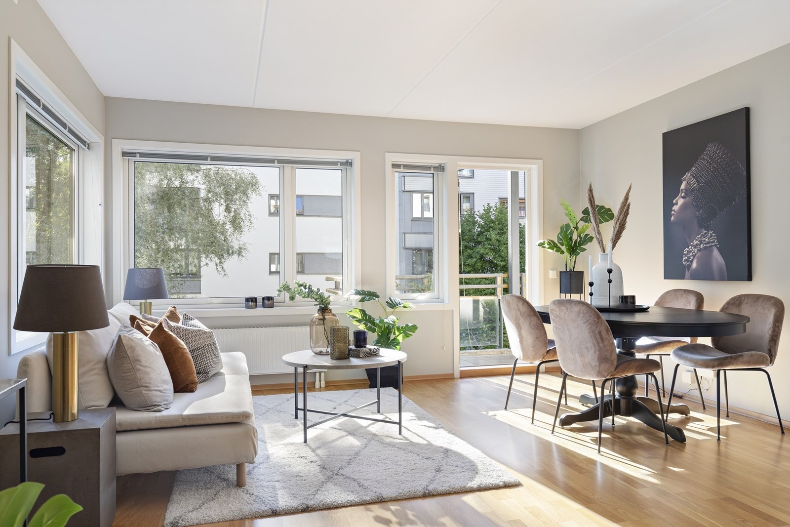 Sisilie Berg v/Nordvik Frogner har gleden av å presentere Pilestredet Park 22. En lys og stilren 3-roms hjørneleilighet med solrik, vestvendt balkong på 13 kvm, heisadkomst og mulighet for kjøp av garasjeplass.
Foto: Chris Borowiak Galleribilde