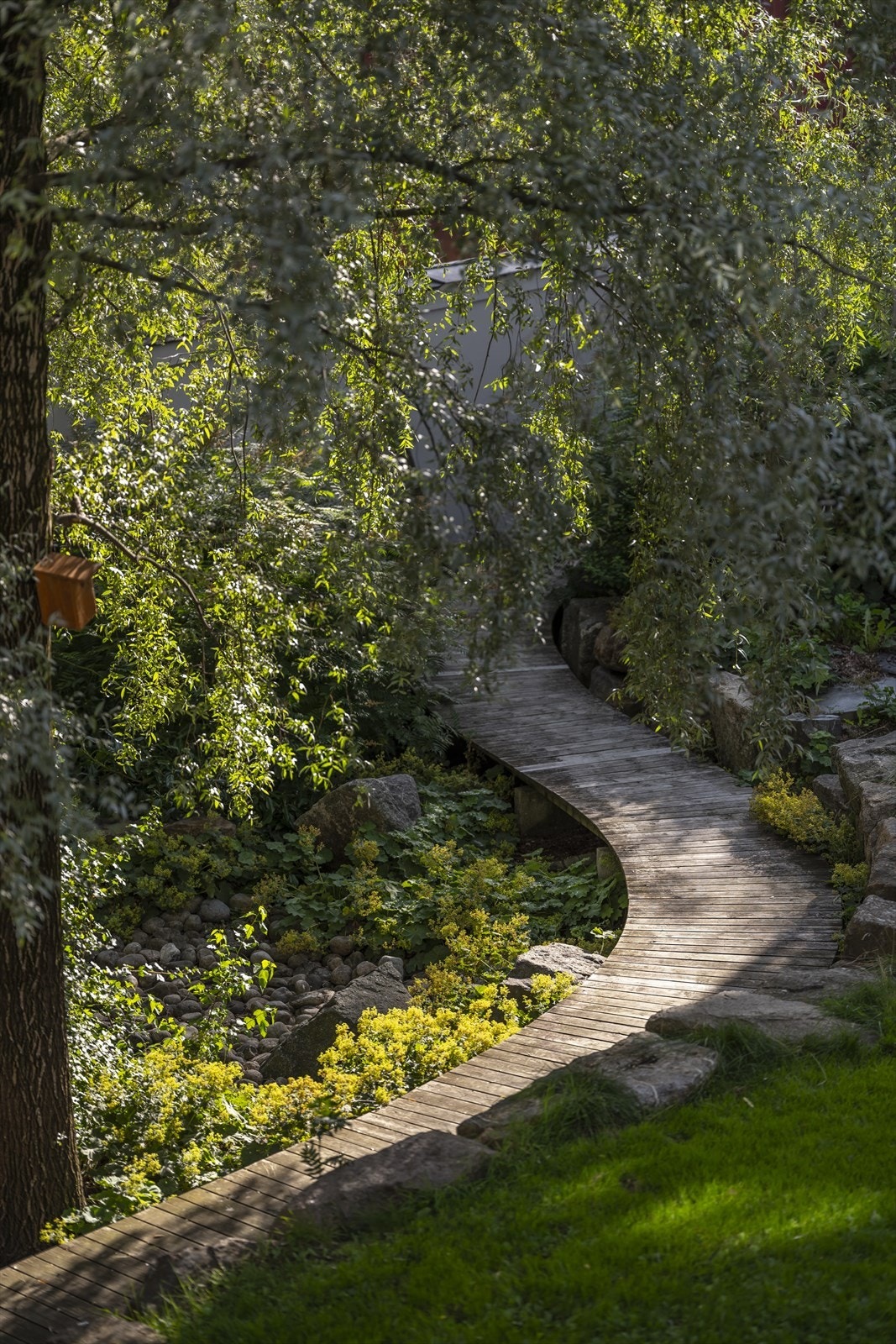 Balkongen har vestvendt beliggenhet, som gir gode solforhold på ettermiddag og kveld, og tilbyr et fint utsyn mot det felles, rolige og idylliske parkområdet. Galleribilde