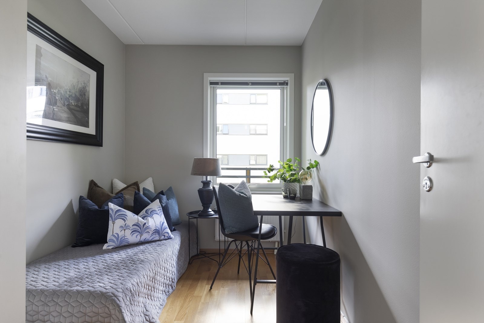 Leiligheten har en praktisk og familievennlig planløsning med to soverom. Galleribilde