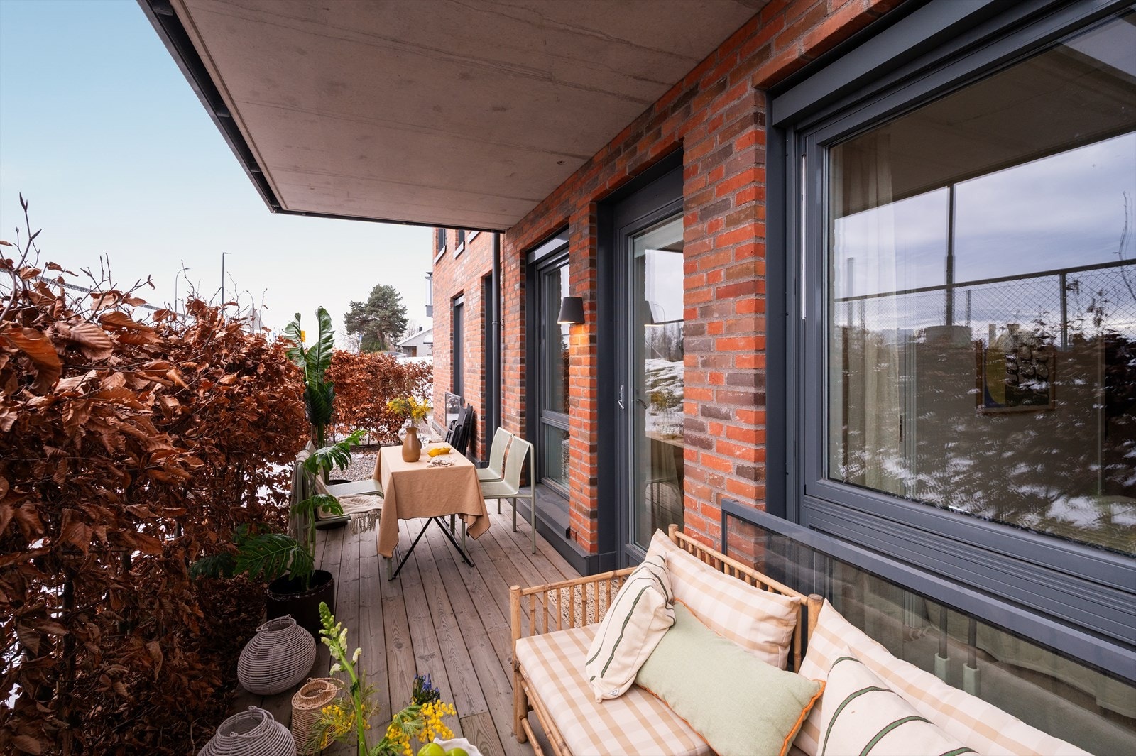 Her får du en flott og innbydende 2-roms leilighet med trappefri adkomst og en herlig markterrasse på ca. 10 kvm. Galleribilde