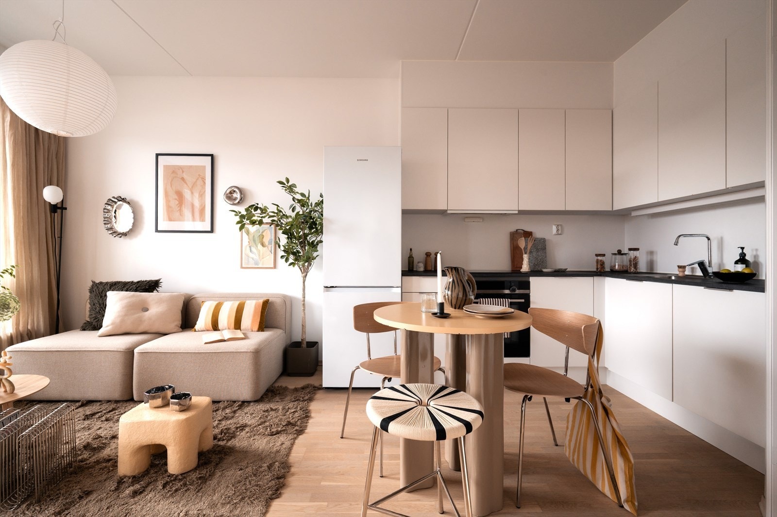 Plass til et mindre spisebord for hyggelig sammenkomster. Galleribilde